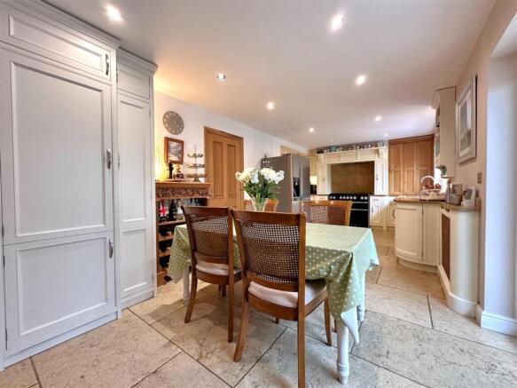 OPEN-PLAN Dining Kitchen 244