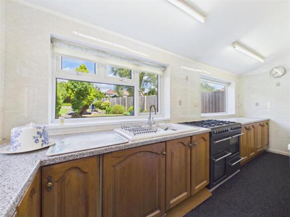 3 bed Semi-Detached for sale Image 8