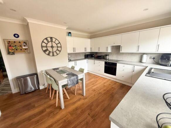 2 bed Semi-Detached for sale Image 7