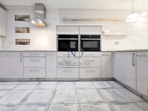 2 BEDROOM SPLIT-LEVEL FLAT IN GREENFORD
