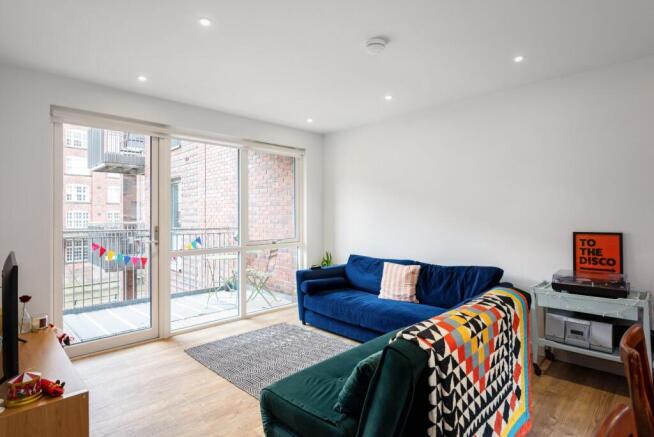 2 bed Flat for sale Image 3