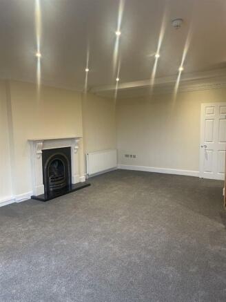 Flat 2 Southdown - Living room.jpg