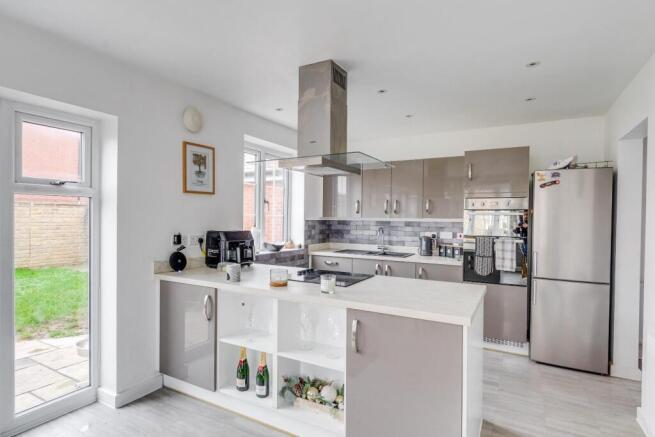 3 - kitchen breakfast room.jpg