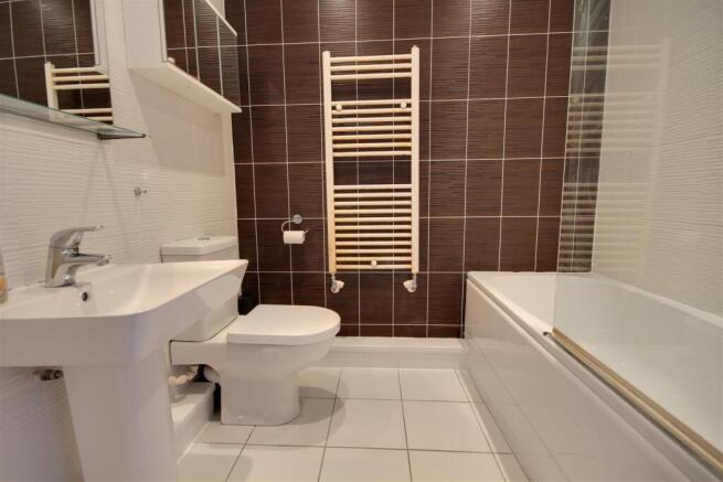 2 bed Apartment for sale Image 6