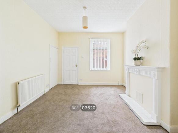 2 bed Terraced to rent Image 4