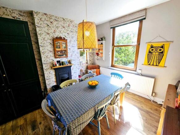 4 bed Semi-Detached for sale Image 8