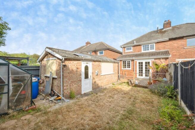 3 bed Semi-Detached for sale Image 11
