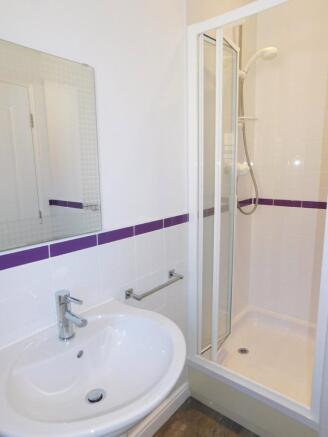 Bed 2 en-suite 
