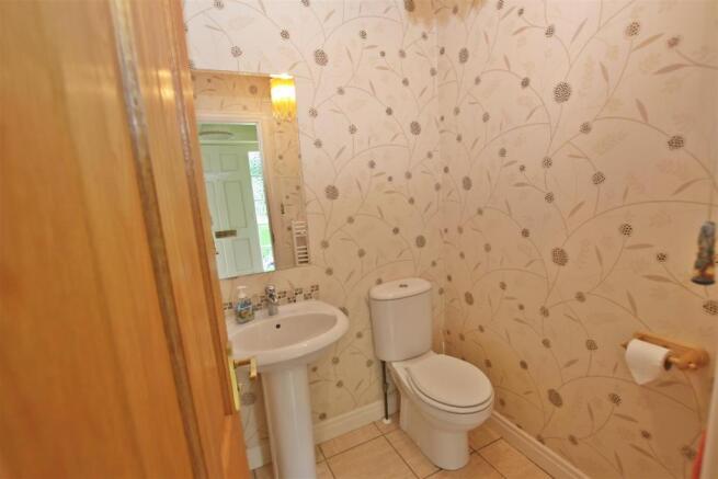 GUEST CLOAKROOM