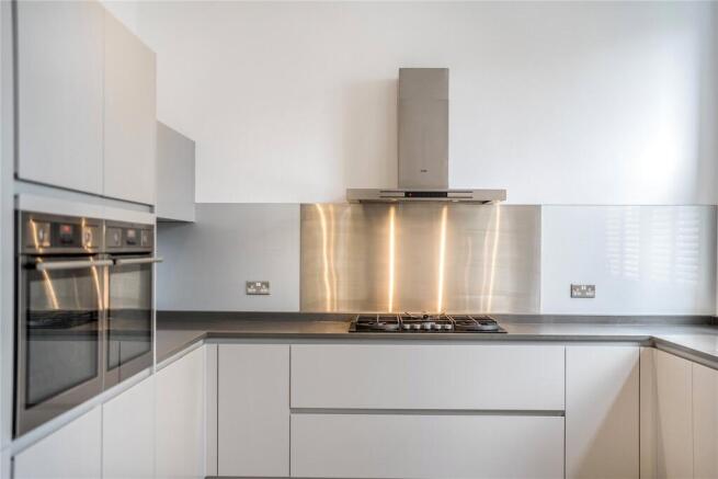 5 bed Semi-Detached for sale Image 4
