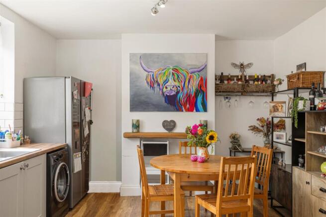 3 bed Semi-Detached for sale Image 8