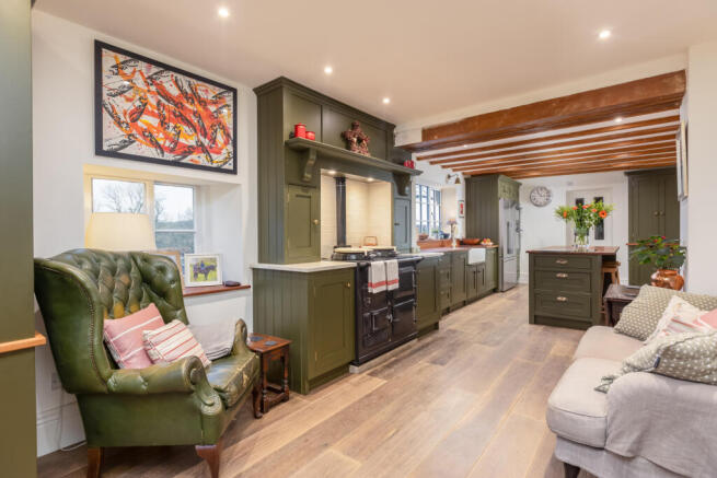 7 bed Detached for sale Image 5