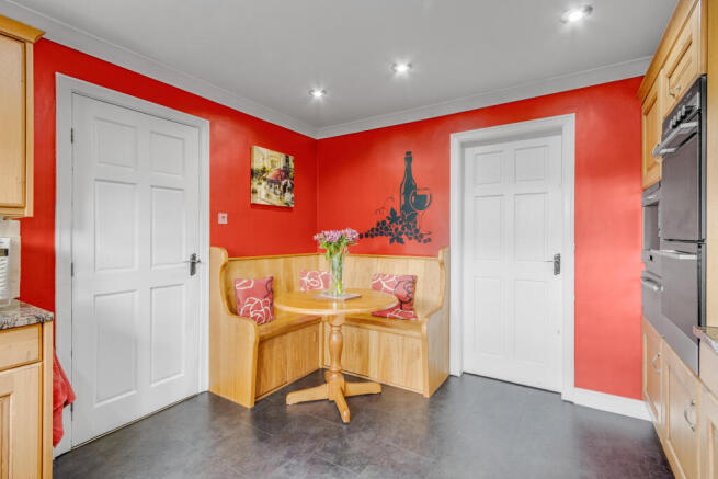 4 bed Detached for sale Image 6