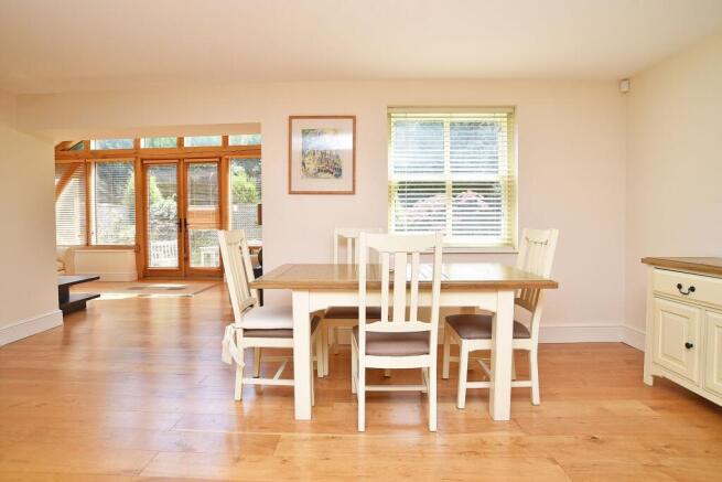 6 bed Detached for sale Image 8