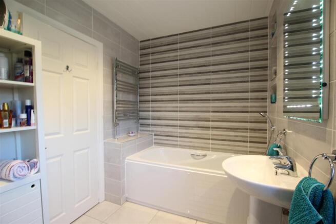 Bathroom 2.JPG