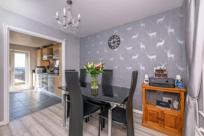 4 bed Detached for sale Image 6