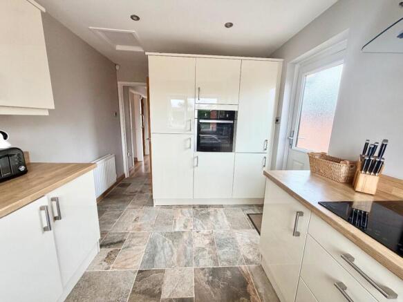 2 bed Semi-Detached Bungalow for sale Image 4