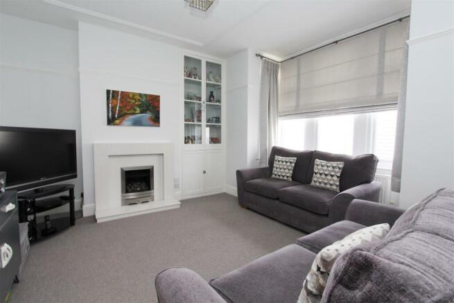 LIVING ROOM.JPG
