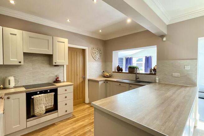 3 bed Semi-Detached for sale Image 11