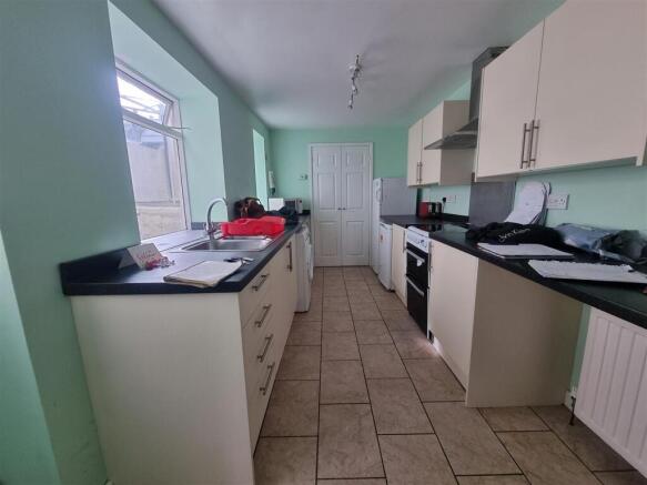 KITCHEN (2).jpg