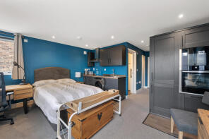 17, St Mary-le-park Court, Parkgate Road, London SW11 4PJ