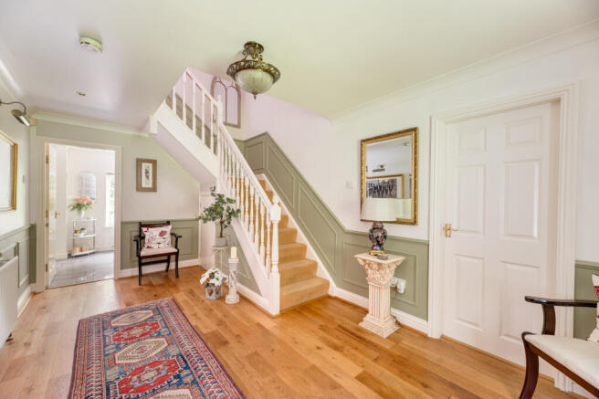 5 bed Detached for sale Image 8