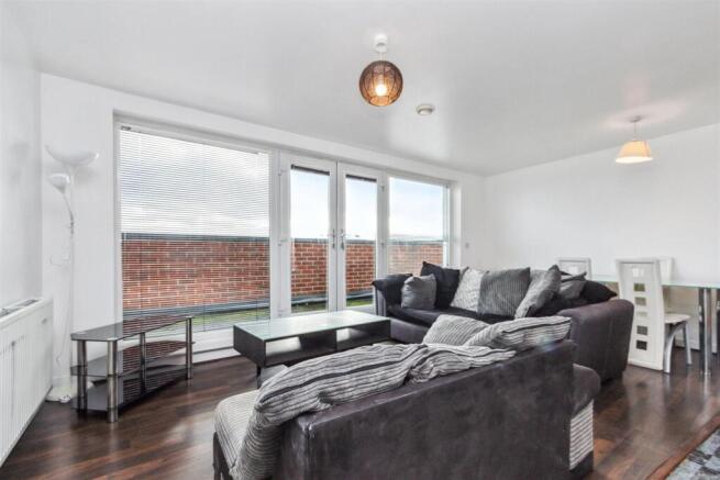 F7 122 Tooting High Street SW17 reception 1.jpg