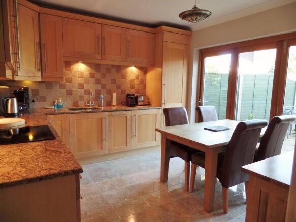 KITCHEN/BREAKFAST RM
