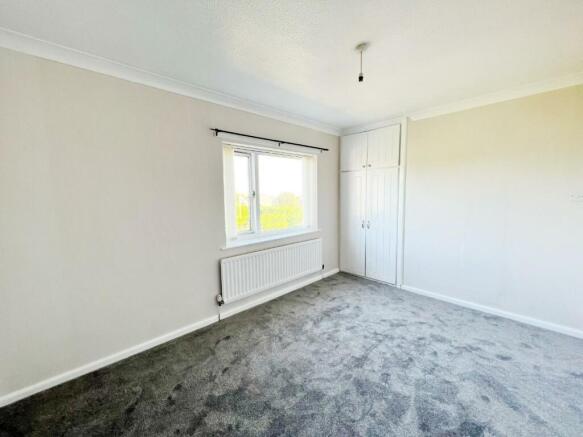 Bedroom 1 pic 2.jpg