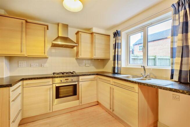 KITCHEN/DINING AREA