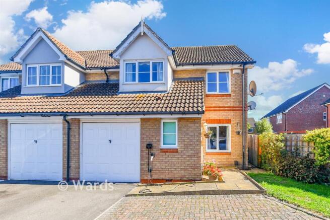 3-bed semi-detached on Skylark Way, Kingsnorth, Kent, £248,000