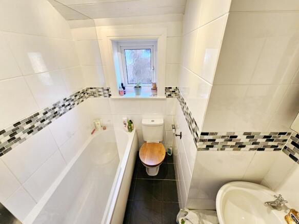 3 bed Terraced for sale Image 12