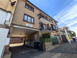 Flat 6, 3 Ashborne Court, Albert Road, Sandown PO36 8AN