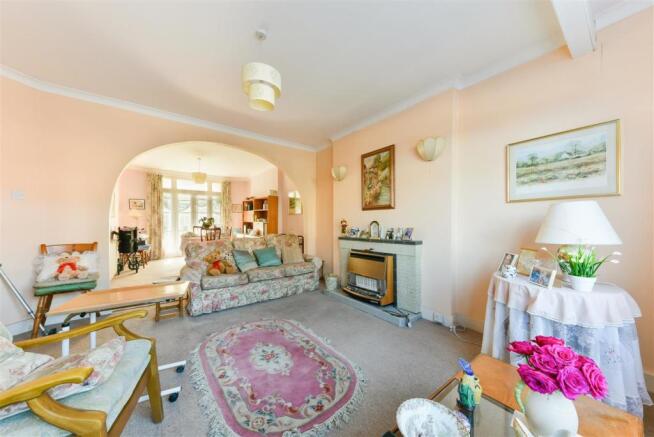 Through Lounge/Reception Room