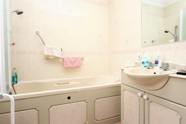 bathroom 2.jpg