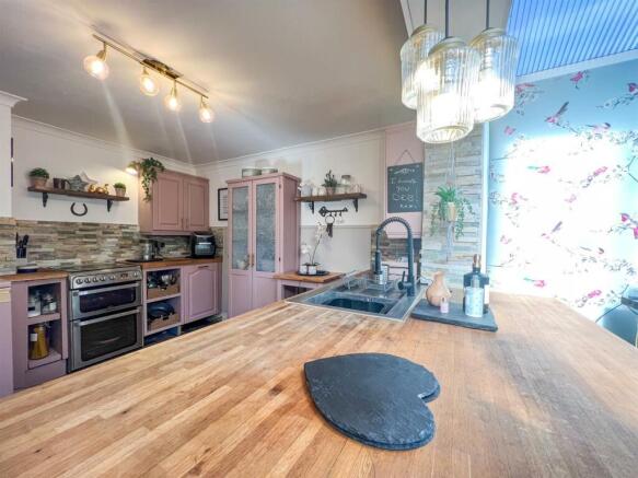 SOLID WOOD SURFACES
