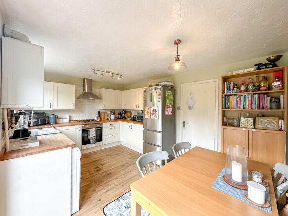 Llys-y-coed, Ystrad Mynach photo 4