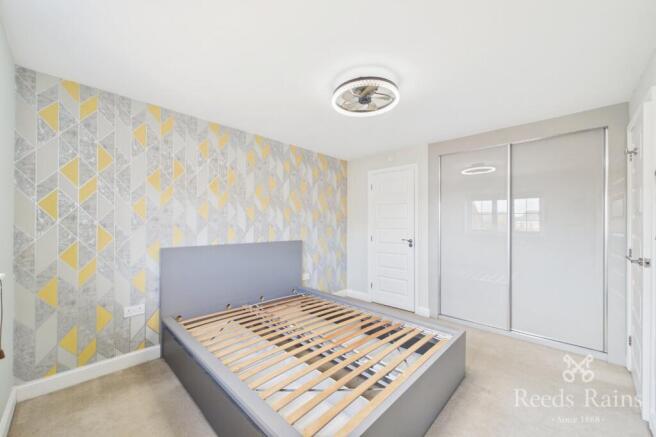4 bed Detached to rent Image 6