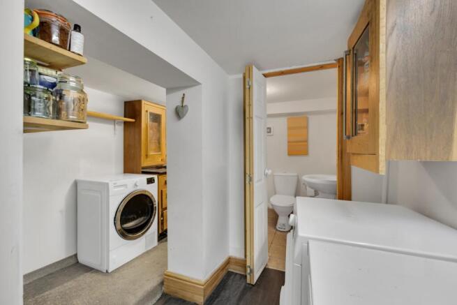 5 bed Town House for sale Image 8