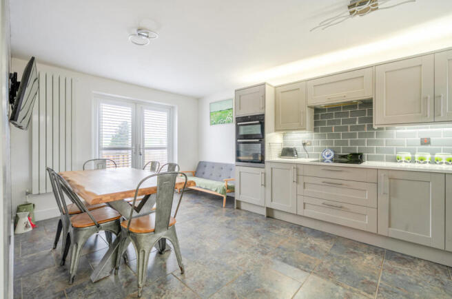 1409250-7-6985d1c...