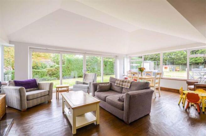 Lounge/Diner/Family Room Reverse Angle 4