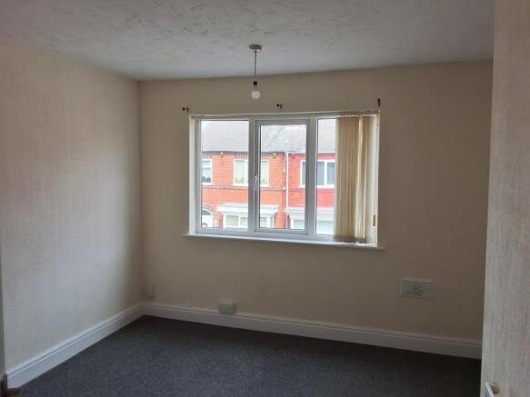 2 bed Terraced to rent Image 5
