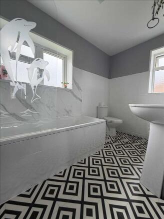 3 bed House for sale Image 10