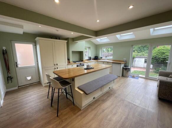 3 bed Semi-Detached for sale Image 3