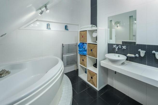 Master Bedroom Ensuite-2.jpg