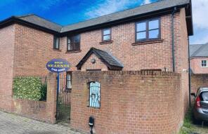 10, The George Mews, Ringwood BH24 1AR