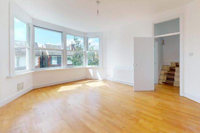 Flat B, 9 Gainsborough Road, North Finchley, London, N12 8AA