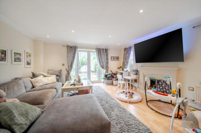 1330861-12-688b4e...