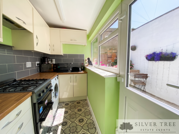 3 bed Terraced for sale Image 5
