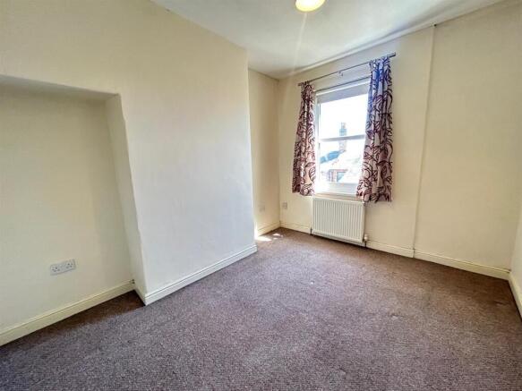 3 bed Terraced to rent Image 6